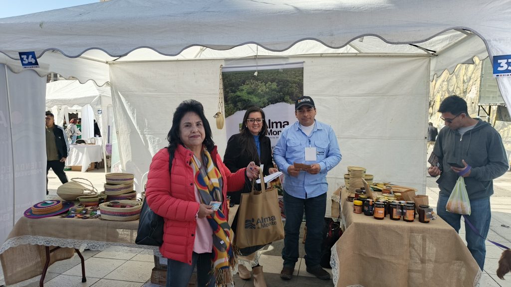 Junt@s Emprendemos feria que celebra el talento local y la sostenibilidad en Bolivia