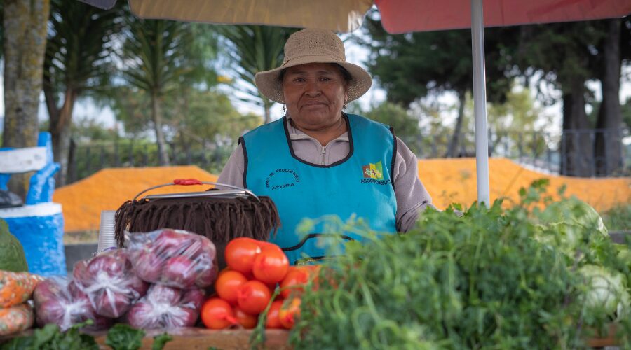 Marché paysan en Équateur, appuyé dans le cadre du projet FINCA, crédit photo : Anthony Lozada