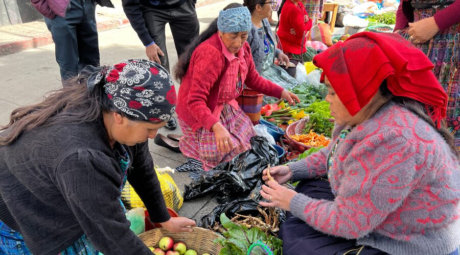 Marché paysan de Totonicapan, au Guatemala.