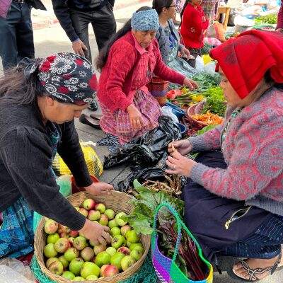 Marché paysan de Totonicapan, au Guatemala.
